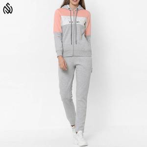 Conjunto de chándal Jogger de 2 piezas para Otoño e Invierno para mujer, chándal de manga larga con capucha, chándal de talla grande para la calle con logotipo personalizado - Product Image 4