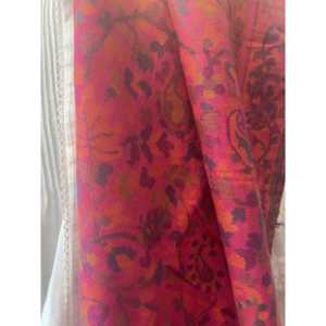 Écharpes et châles ethniques indiens en laine tissée avec des motifs floraux détaillés - Product Image 1