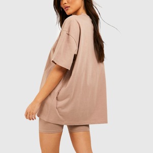 ชุดเซ็ตเสื้อยืดคอกลมและกางเกงขาสั้นผู้หญิง OEM แห้งเร็ว ไม่หย่อนคล้อย ทรงบ็อกซี่ สวมใส่สบาย เหมาะสำหรับออกกำลังกาย - Product Image 6