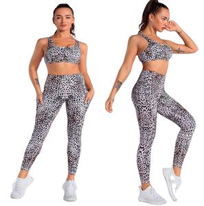 Ensemble de sport pour femmes, soutien-gorge de sport sans couture, leggings et shorts taille haute, ensemble de sport confortable et extensible, vêtements de sport actifs pour les entraînements - Product Image 2
