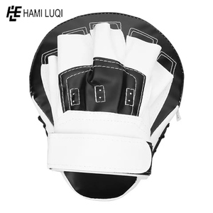 Almohadilla de enfoque de boxeo de cuero curvo con correas ajustables para entrenamiento y combate - Product Image 2