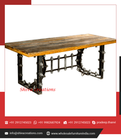 Vente en gros de prix disponible Table à manger vintage industrielle moderne et antique en bois et fer pour restaurants