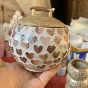 Pot en bambou incrusté de coquillages fait à la main, décoration traditionnelle, récipient pour bonbons et noix, parfait pour les saisons festives du Nouvel An lunaire - Product Image 1