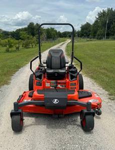 Tondeuse autoportée professionnelle Kubota ZD1211 diesel de qualité supérieure, prête à couper l'herbe, pour usage commercial - Product Image 1