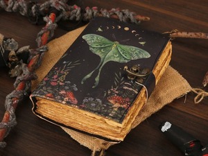 Journal en cuir vintage de 200 pages avec fermoir à serrure Deckle Edge Spiral Style Book of Shadows pour hommes et femmes Cadeau dans une boîte d'emballage - Product Image 5