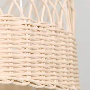 Lámpara colgante decorativa de mimbre de ratán con brillo cálido para espacios interiores rústicos o costeros - Product Image 2