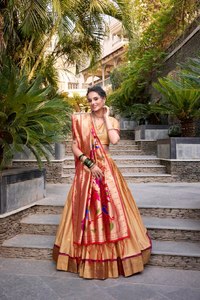 Conjunto Vintage de Lahenga Choli con Dupatta, Silueta Recta Otoñal, Cintura Natural, Cuello en V, Manga al Muñeca, Largo hasta el Suelo - Product Image 2
