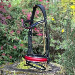 ชุดบังเหียนม้าพร้อมแถบคิ้วคริสตัลและแถบจมูกสิทธิบัตร - Product Image 1