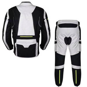 Combinaison textile pour moto de qualité supérieure, conçue pour les motards modernes, avec une coupe classique, un tissu respirant et une construction durable. - Product Image 5