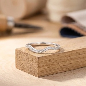Bague demi-éternité incurvée en or massif 14 carats avec diamants de laboratoire taille ronde opulents 0,20 ct E-F VS, idéale pour le quotidien et comme cadeau - Product Image 6