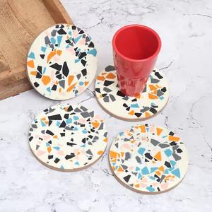 Ensemble de sous-verres en marbre blanc multicolore Design rond accessoires de table uniques faits à la main pour café thé vin en gros de l'Inde - Product Image 2