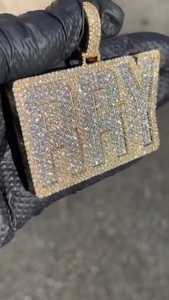 Colgante de Plata de Ley 925 con Baño de Rodio, con Letra Personalizada Iced Out, Corte Redondo, Diamante Moissanita VVS Brillante, para Uso Unisex - Product Image 3