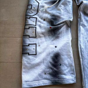 กางเกงแทร็คผ้าคอตตอนหนาน้ำหนักมากสำหรับผู้ชาย สไตล์ไฮสตรีท ทรงตรง ขากว้าง จั๊มพ์เอว ทรงแบ็กกี้ ล้างสีแบบแอซิดฟอก ซันเฟด ประดับคริสตัล - Product Image 3