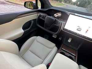 Modèle X électrique 2024 AWD d'occasion, jantes en alliage, sièges 3ème rangée, intérieur cuir, navigation, démarrage à distance, rétroviseurs électriques, éclairage - Product Image 6