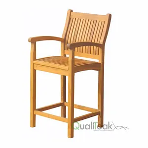 家用木制酒吧椅，配有舒适的扶手和靠背，适合户外酒吧或餐厅使用