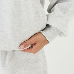 Prix bas et haute qualité pour les acheteurs en gros / Sweat à capuche pour femmes en matière durable avec épaules tombantes, design pour vêtements d'extérieur - Product Image 4