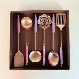 Ensemble d'ustensiles de cuisine de nouvelle conception, 6 pièces en acier inoxydable avec manche en résine et finition cuivre pour la cuisine à domicile et les restaurants - Product Image 6