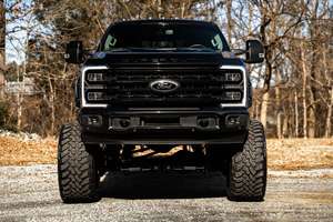 F-250 Super Duty Lariat 2023, 4x4, Motor V8 de 7.3 Litros, Tracción en las Cuatro Ruedas, Elevación de Suspensión de 8 Pulgadas, Modificaciones Todoterreno - Product Image 2