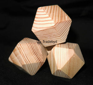 Dés polyédriques en bois naturel de qualité supérieure, écologiques, durables, ensemble de 7 pièces pour les jeux de rôle sur table - Tradebyd - Product Image 1