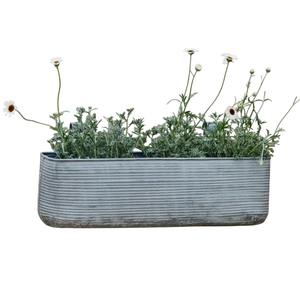 Jardinière en métal Matlock de qualité supérieure pour extérieur, jardinière en fer avec crochet, parfaite pour la décoration de jardin, balcon, rebord de fenêtre, en vente - Product Image 1