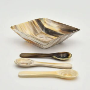Juego de cuchara de cuerno de búfalo con elegancia pulida a mano y detalles naturales para temas de cocina tradicionales sostenibles - Product Image 1