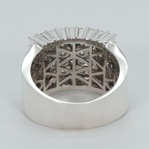 Evaluación del nuevo anillo de hip hop de oro blanco de 14 quilates con diamante cultivado en laboratorio, que exhibe una claridad VVS. - Product Image 2