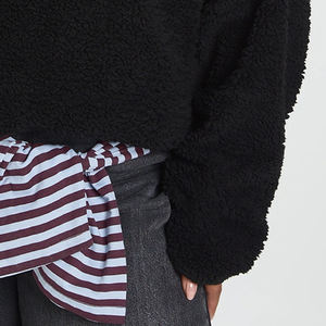 Prix avantageux pour les acheteurs en gros, sweat-shirt à boutons pour femmes avec matière en polaire sherpa pour un ajustement confortable et décontracté, design décontracté - Product Image 4