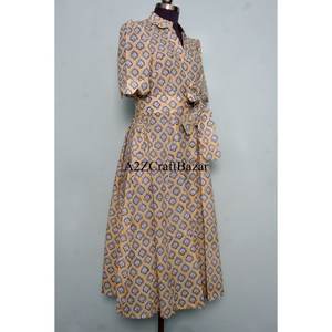 Vestido midi floral de algodón 100% ecológico para mujer, estilo Kangura, cuello en V, manga corta, decoración con botones, lavable. - Product Image 5