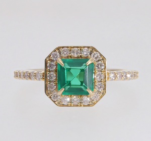 แหวนทอง14K หรูหราพร้อมพลอยสีเขียวมรกตตัดและรัศมีเพชรธรรมชาติในกรอบทรงสี่เหลี่ยมที่ได้แรงบันดาลใจจากวินเทจ - Product Image 4