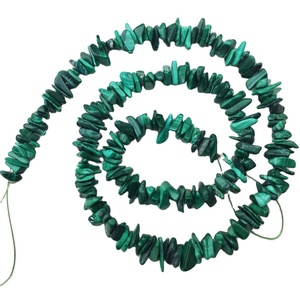 Perles de pierres précieuses en malachite naturelle de qualité AAA, 16 pouces de long, puces lisses et non coupées pour la fabrication de bijoux en gros - Product Image 1