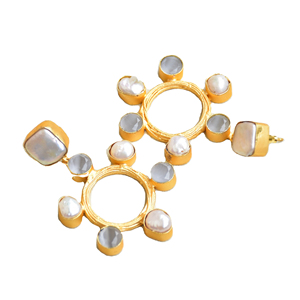 Boucles d'oreilles pendantes en laiton tendance, perles d'exportation, artisanales, semi-précieuses, polies à haute brillance, plaquées or, sans nickel, durables, prêtes à porter - Product Image 2