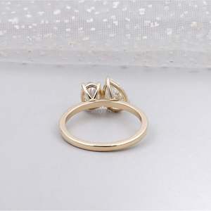 Anillo de Compromiso con Diamante Cultivado en Laboratorio Toi Et Moi con Formas Ovaladas y de Pera, Colección de Anillos de Diamantes Elegantes - Product Image 2