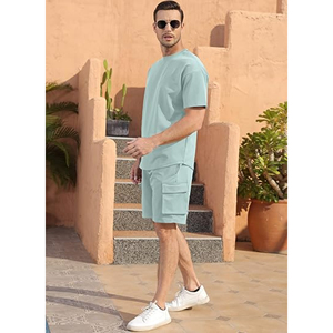 Conjunto de ropa deportiva ligera para hombre, camiseta transpirable de verano y pantalones cortos de carga informales diseñados para la comodidad y el movimiento - Product Image 3