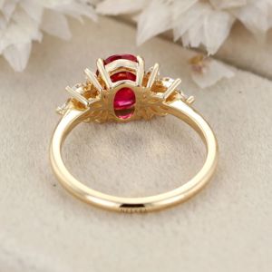 Bague en or massif 10 carats avec rubis de laboratoire de taille ovale 8*6mm, faite à la main, bague en grappe de rubis et de moissanite avec divers tons de métal personnalisables - Product Image 6