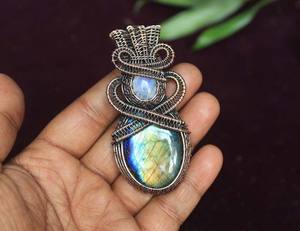 Prix de gros Labradroit Gem Malachite Pyramide Vintage Pendentif en fil plaqué or vintage enveloppé de fil, pierre de naissance, cadeau de mariage, fait à la main - Product Image 1