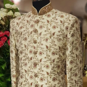 BEAUTIFUL--HEAVY JAAL BRODERIE SUR ROOM SHERWANI ET PANTALON AVEC PERLES DE VERRE EN CRISTAL, DABKA TRAVAIL POUR MARIAGE = 2024 - Product Image 1