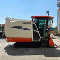 Moissonneuse-batteuse d'occasion 688Q pour maïs, blé, riz et arachides avec moteur et boîte de vitesses fiables (40 000 à 50 000 heures) - Product Image 4