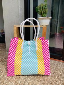 Sac tissé artisanal élégant pour femmes, fabriqué en plastique recyclé en Indonésie, vêtements pour adultes à la mode, Sembagi, toutes les couleurs - Product Image 2