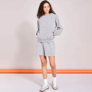 Ensemble de sweat-shirts et shorts d'hiver pour femmes - Léger, écologique, confortable pour les activités décontractées - Product Image 1