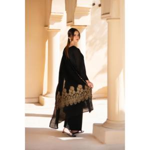 MIRAKHI Conjunto Casual de 3 Piezas: Camisa Chikanari con Bordado de Pollo y Dupatta de Chifón con Estampado LAWN JAQUARD -BIC-5200 - Product Image 2