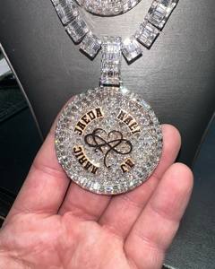 Haute Qualité Nom Personnalisé Pendentif VVS Moissanite Diamant Deux Tons Argent Or Hip Hop Glacé Charmes Haut Lustre Brillant Brillant! - Product Image 1