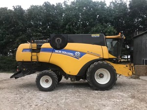 Moissonneuse-batteuse New-Holland CR7.90 de haute qualité avec moteur principal pour la récolte du grain, du riz et des pommes de terre - Prix imbattables - Product Image 5