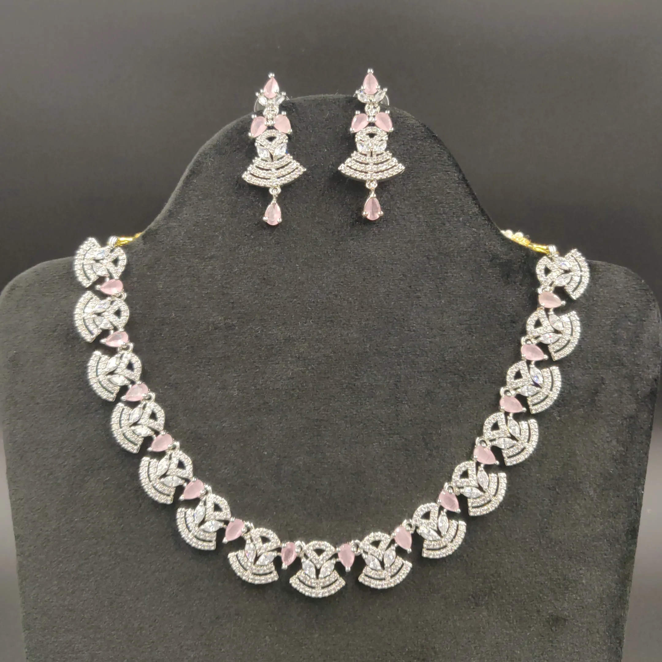 Yakut CZ kolye Set küpe ile ayarlanabilir el yapımı geleneksel elmas Jewar Mandi tarafından toptan fiyat bakmak