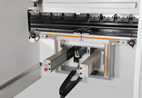 Mesin Tekuk Plat CNC Servo Ganda Otomatis Penuh 250T4000 2 Axis Backgauge Hybrid untuk Pembengkokan Kabinet Baja Tahan Karat