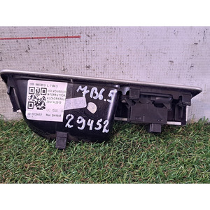 ปุ่มกดด้านหลังขวา VOLVO V50 1st Series 8663819 D4164T (03>07) - Product Image 2