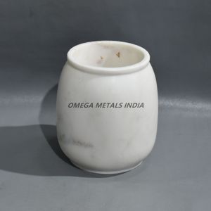 Vase en métal moucheté doré de haute qualité avec base large unique et col effilé pour une décoration intérieure élégante et sophistiquée - Product Image 5