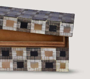 Caja Decorativa de Madera de Lujo Hecha a Mano con un Elegante Patrón de Mosaico a Cuadros de Tres Tonos, Rectangular, para Recuerdos - Product Image 6