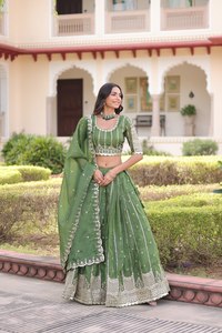 Lahenga Choli Dupatta Vintage con Bordado Zari Dorado y Lentejuelas, Silueta Holgada hasta el Suelo, Cintura Natural, Verano - Product Image 6
