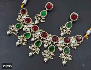 Collier plaqué or de qualité supérieure et ensemble de boucles d'oreilles avec Kundan clouté forme carrée bijoux de créateur femmes parfait pour les cadeaux - Product Image 4