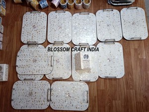 Meilleur prix Plateau de service en bois floral incrusté d'os de boeuf blanc écologique fabriqué à la main avec de la vraie perle de mère pour la décoration intérieure de la salle à manger - Product Image 2